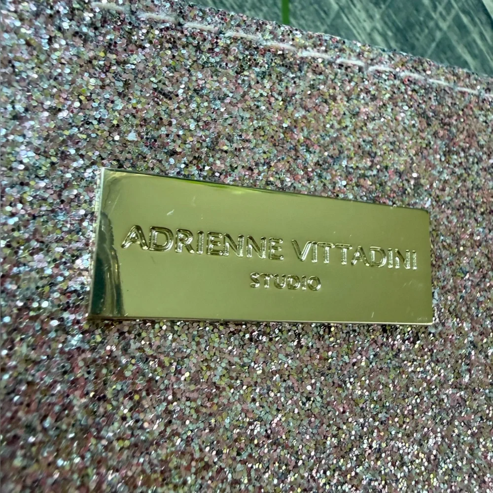 NWOT Adrienne Vittadini Sparkly Pink Wristlet Clutch Purse Phone Battery Charger